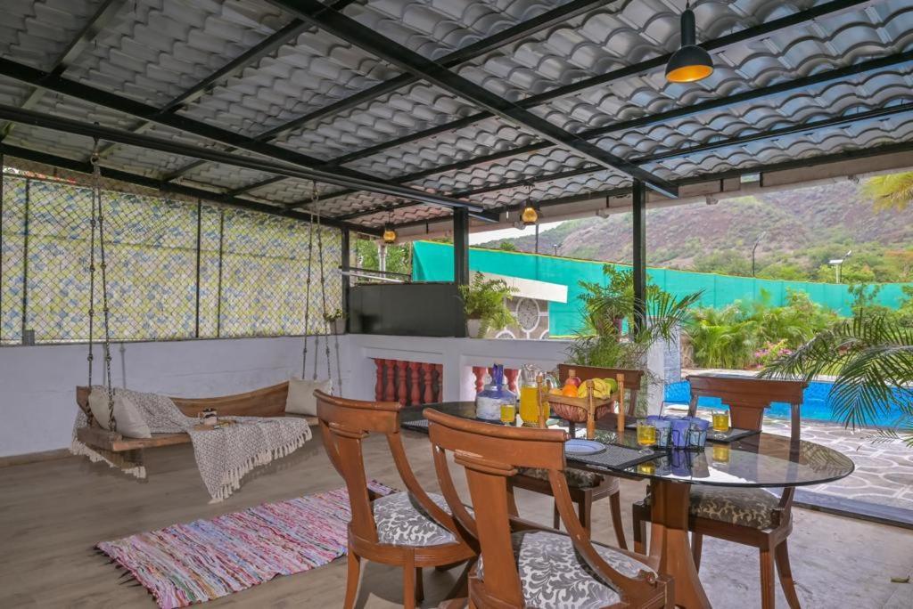 Lifeline - Peak View With Huge Pool And Lawn Area
