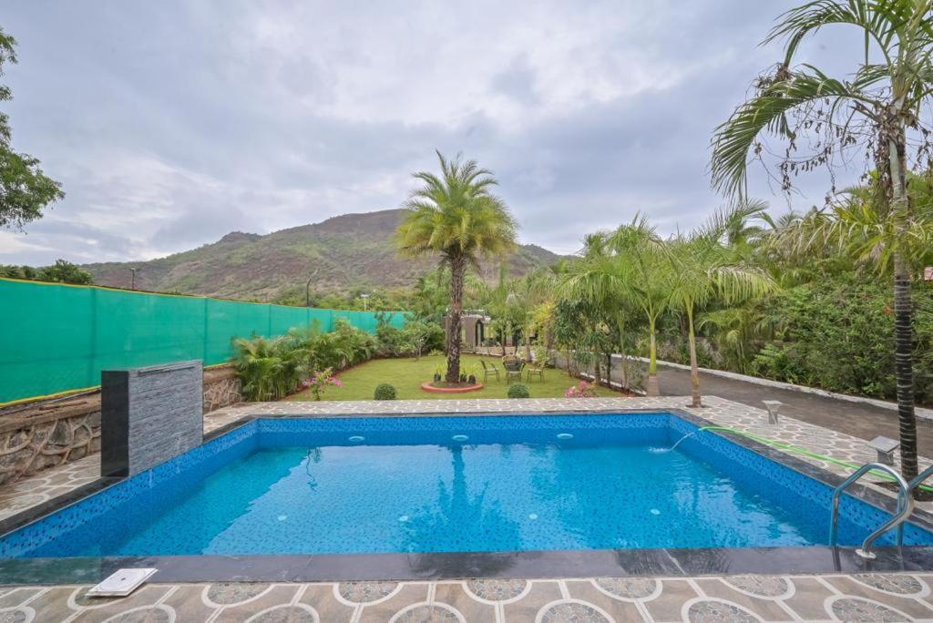Lifeline - Peak View With Huge Pool And Lawn Area * Lonavala