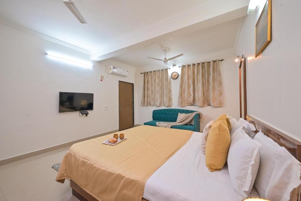Villa Lifeline - Peak View With Huge Pool And Lawn Area