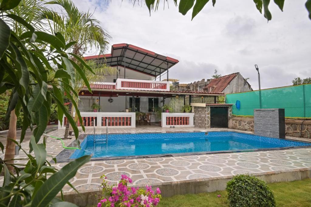 Lifeline - Peak View With Huge Pool And Lawn Area *