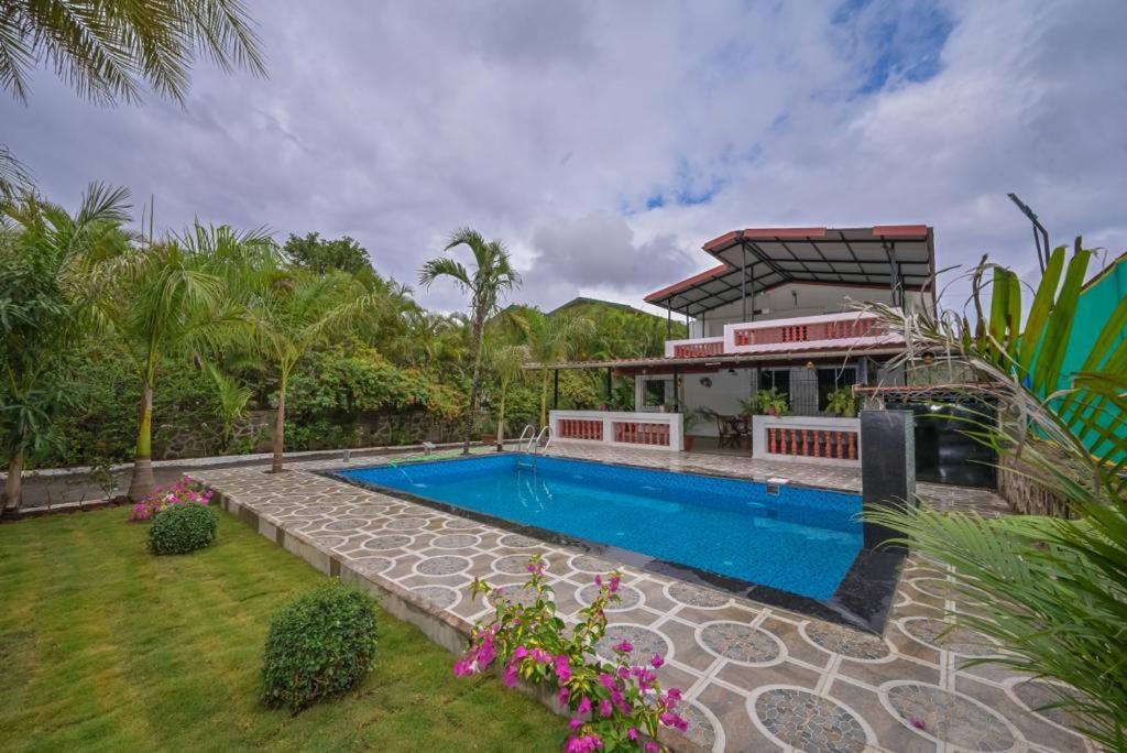 Lifeline - Peak View With Huge Pool And Lawn Area * Lonavala